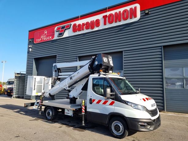 Top Utilitaires : Camion dépanneuse plateau IVECO à vendre