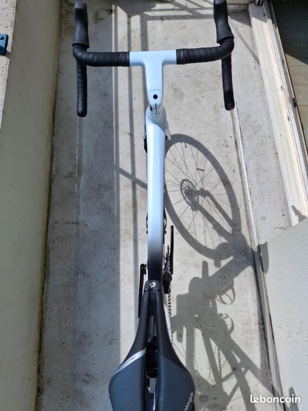 Vélo de route BMC SLR 01 TWO – État neuf – 2024 (image 6)