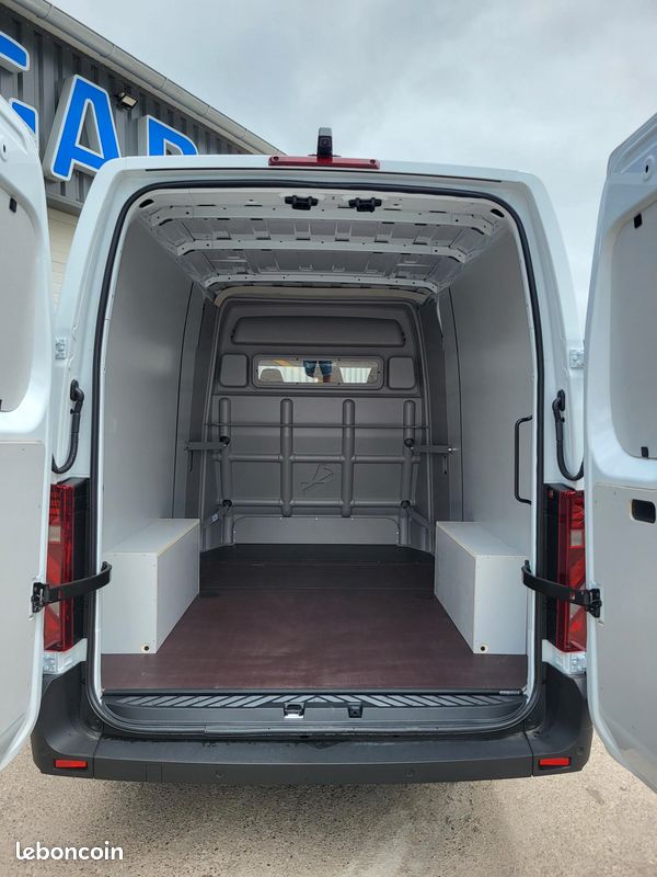 RENAULT MASTER L3H2 FOURGON 2.0Blue DCI 150 ADVANCE CABINE APPROFONDIE FIXE 07 PLACES NEUF avec HABILLAGE BOIS COMPLET + CAMÉRA + RADARS + PNEUS 4 SAISONS + ROUE DE SECOURS ( Prix de Vente 36 990 HT ) (image 4)