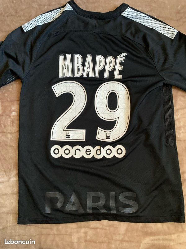 Maillot PSG Noir – Mbappé N°7 – Taille XL (occasion)