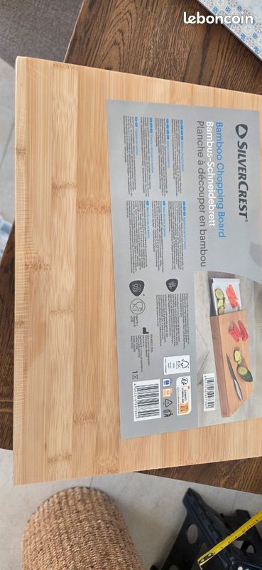 Planche à decoupée neuve en bambou avec plateau collecteur (image 2)