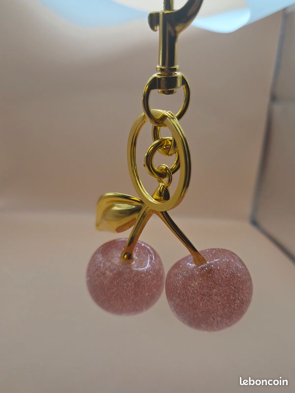 Pendentif Charms De Sac En Or Avec Cerise - Porte-clés Décoratif - Accessoire Bijou Pour Sac à Main, Sac à Dos - Cadeau Idéal - Style Brillant Et Robuste