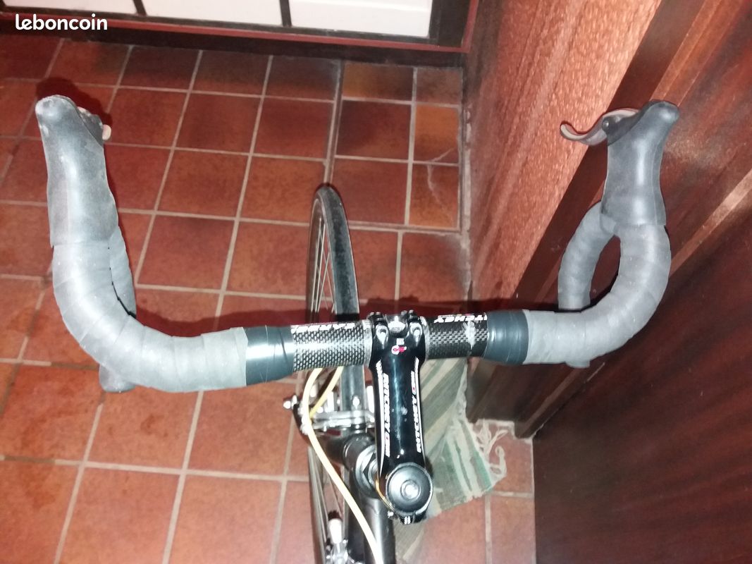 Vélo vintage, roue avec boyaux (image 2)