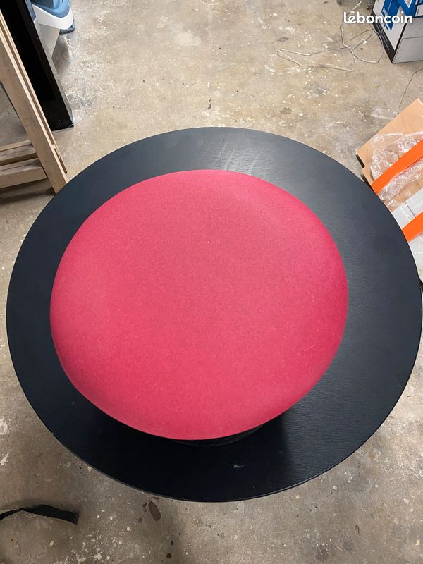 Table basse en bois noire avec 4 poufs rose (image 9)