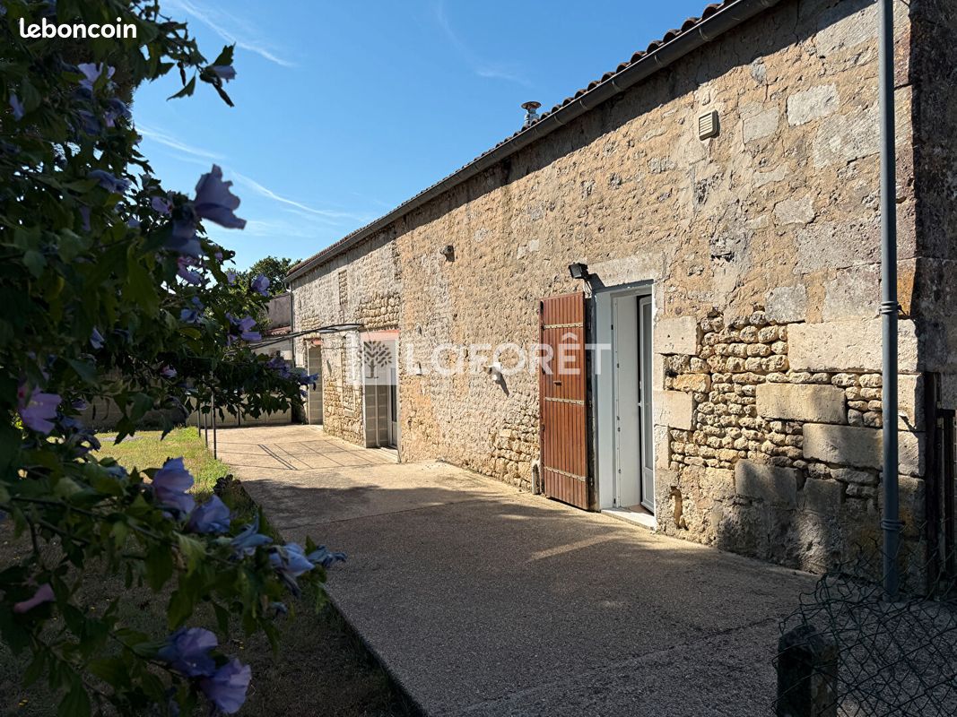 Maison 5 pièces 211 m² · à Nieul-lès-Saintes · 211 m² · 279 000 €