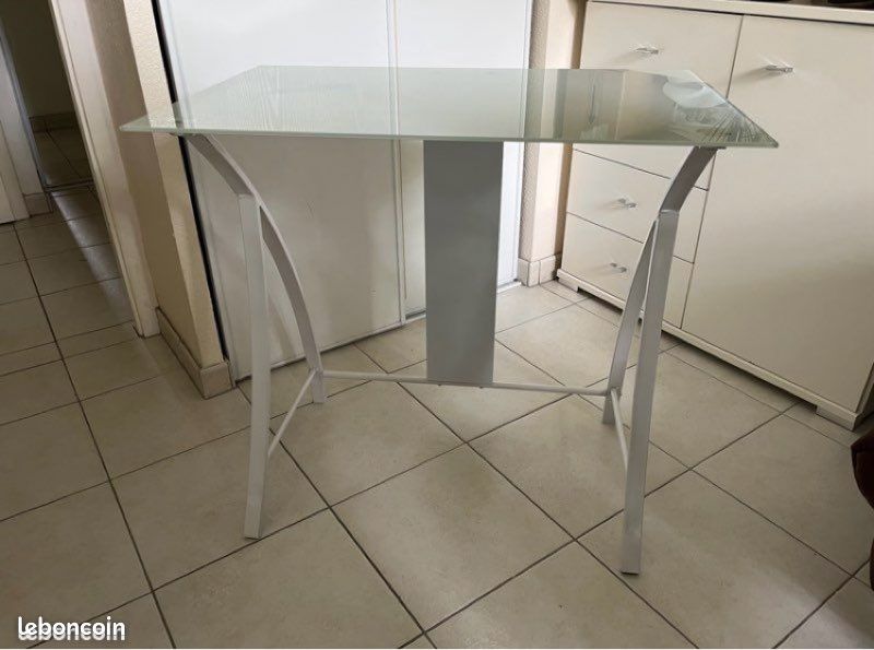 Petit bureau en verre (image 1)