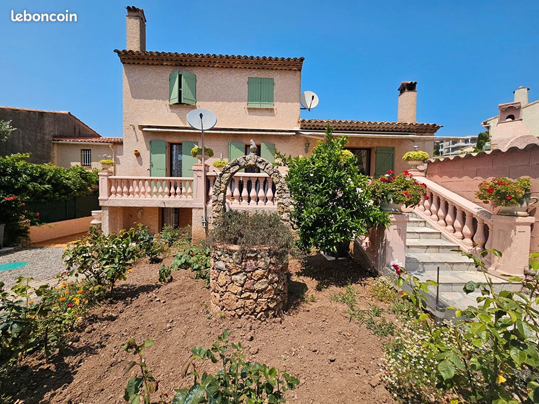 Maison 7 pièces 203 m² · à Saint-Raphaël · 203 m² · 744 000 €