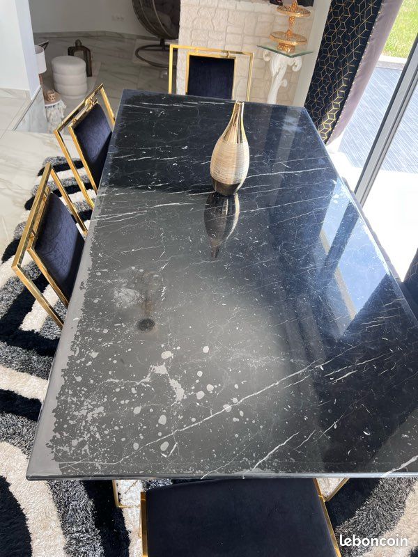 Table à manger en marbre noir et blanc avec pied doré – 2m x 90 cm (image 3)
