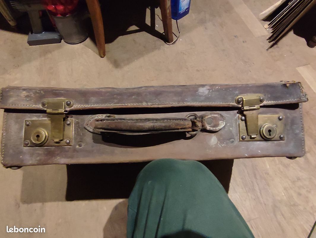 Valisette ancienne en cuir à restaurer (image 1)