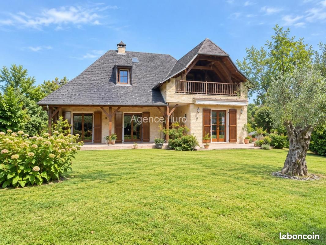 Maison 6 pièces 174 m² · à Oloron-Sainte-Marie · 174 m² · 420 000 €