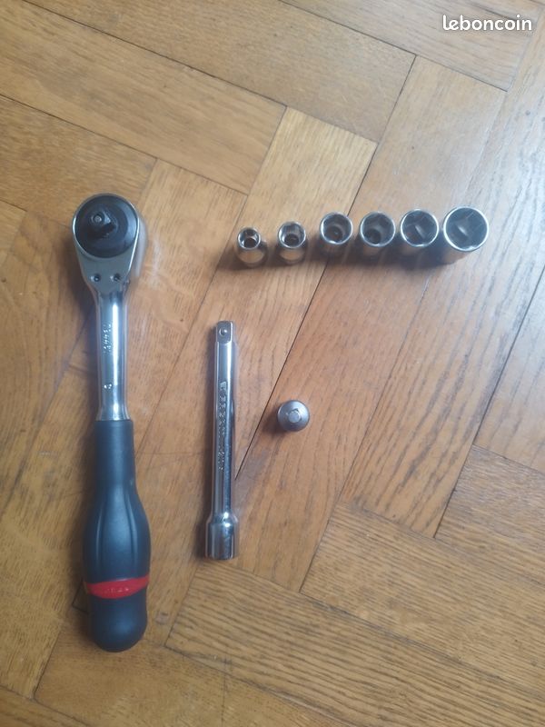 Clé à cliquet Facom + rallonge + douilles 3/8 (image 1)