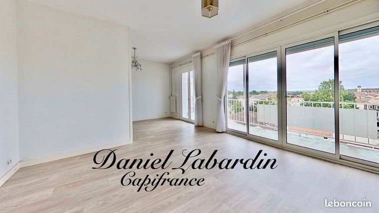 https://img.leboncoin.fr/api/v1/lbcpb1/images/ab/b6/fe/abb6fedfe3bbcae10d2d7a85b72fbb0d11a10df8.jpg?rule=ad-image