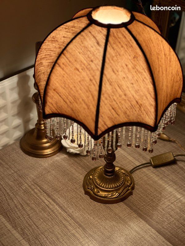 Lampe vintage en laiton – abat-jour perlé rose – très belle pièce (image 3)