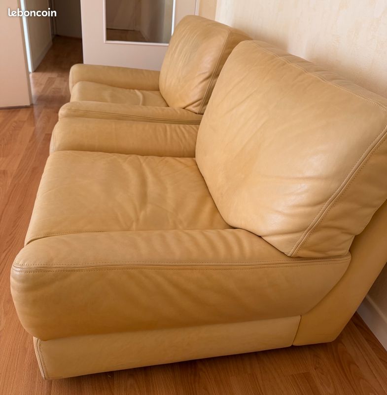 Lot de 2 fauteuils en cuir de veau coloris beige miel - Style cubique contemporain - Très confortables et excellente qualité (image 2)