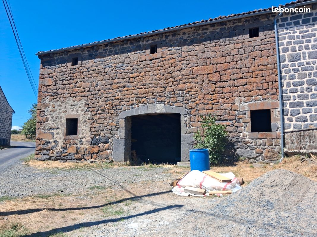 Local commercial 1 pièce 100 m² · à Saint-Front · 100 m² · 85 000 €