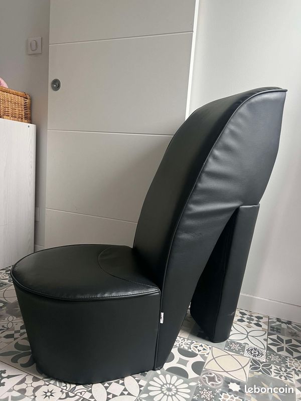 Chaise en Forme de Chaussure à Talon Haut (image 2)