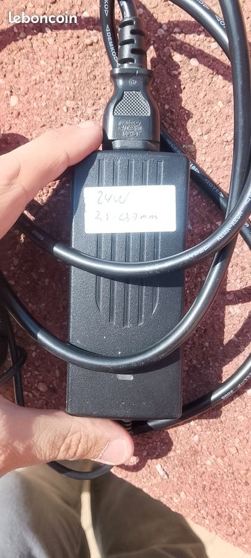 Chargeur universel pour ordinateur portable 24W/12V 2.5*0.7mm (image 2)