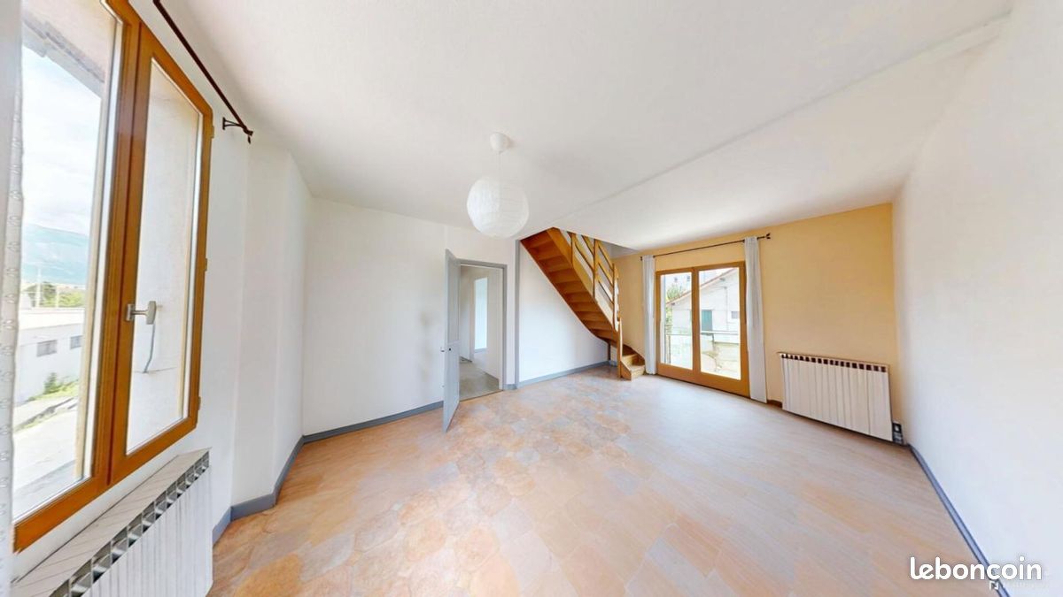 Maison 8 pièces 216 m² · à Saint-Martin-d'Hères · 216 m² · 298 000 €