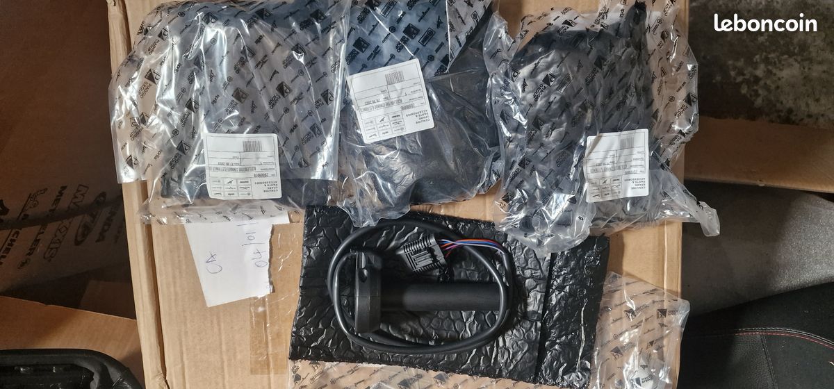 Poignée de gaz électronique APRILIA NEUVE 2D000095 (image 1)