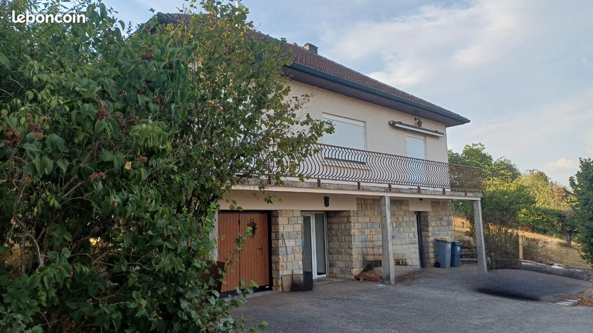 Maison 4 pièces 100 m² · à La Vèze · 100 m² · 1 100 €