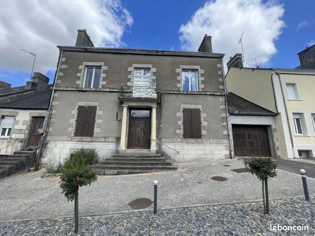 Maison 8 pièces 210 m² · à Javron-les-Chapelles · 210 m² · 58 300 €