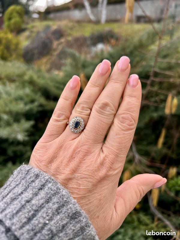 Bague Marguerite Antique En Or 18k Avec Saphir Bleu Et Diamants Taille Ancienne - Circa 1900 - Taille 60