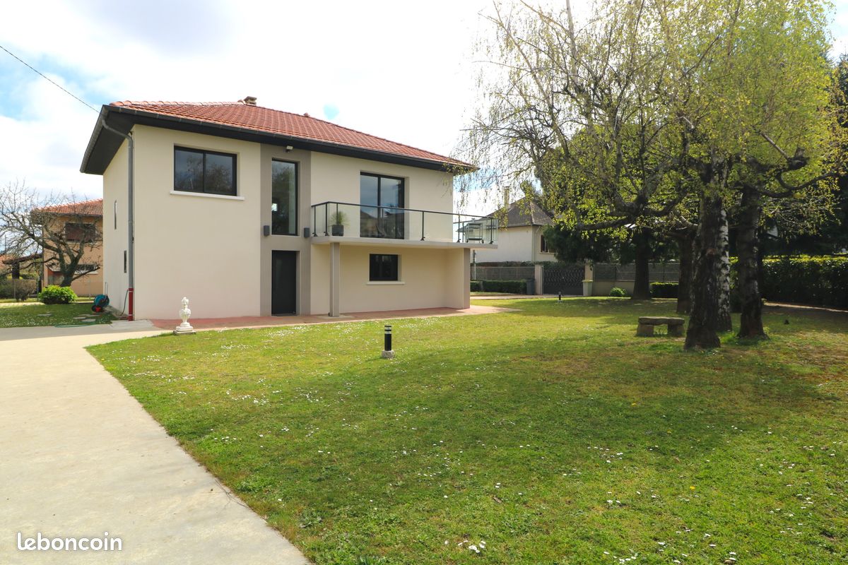 Maison 3 pièces 150 m² · à Communay · 150 m² · 488 000 €