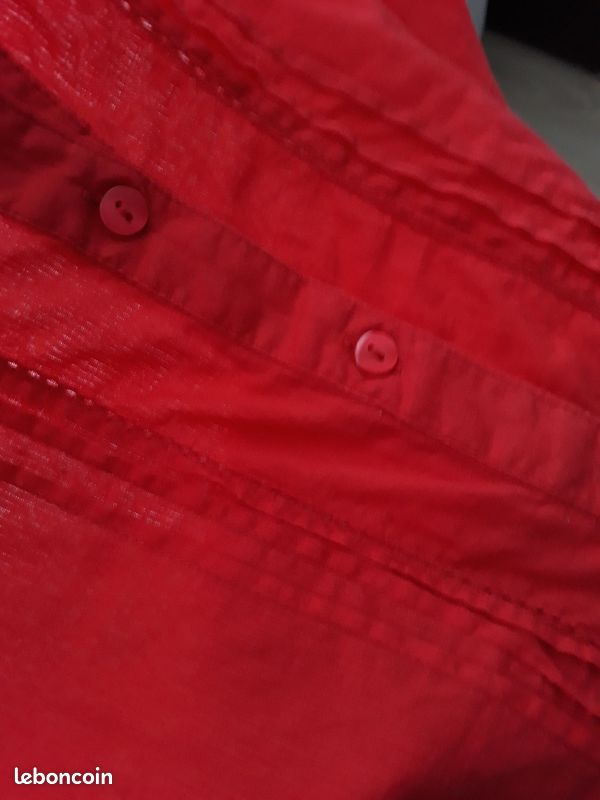 Chemisier rouge (image 2)