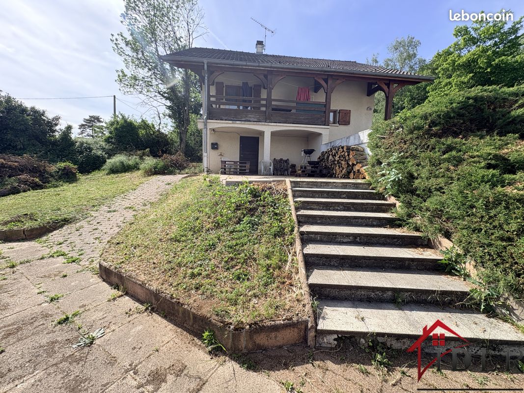 Local commercial 9 pièces 300 m² · à Mouchard · 300 m² · 369 000 €
