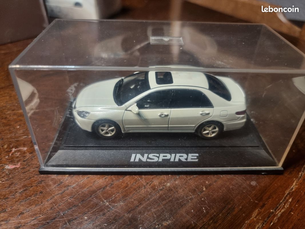 Honda Inspire au 1/43 de la marque Ebbro (image 1)