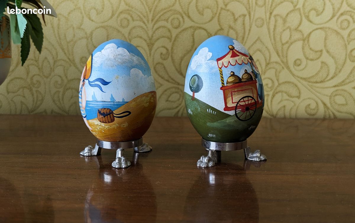 Lot De 2 Œufs En Bois Peints – Motifs Ferme, Cigogne, Paysage – Signés ST – Occasion