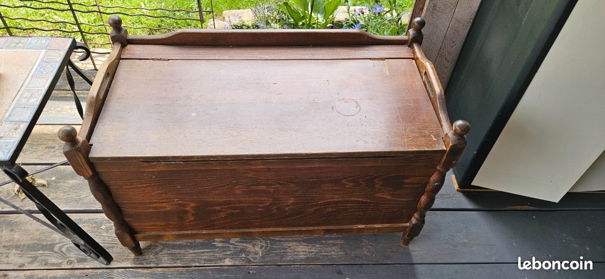 Coffre en bois (image 1)
