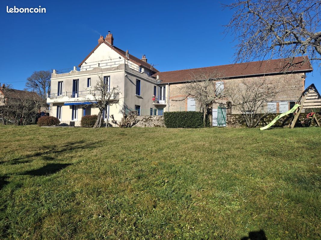 Maison 5 pièces 112 m² · à Champagnat · 112 m² · 150 000 €