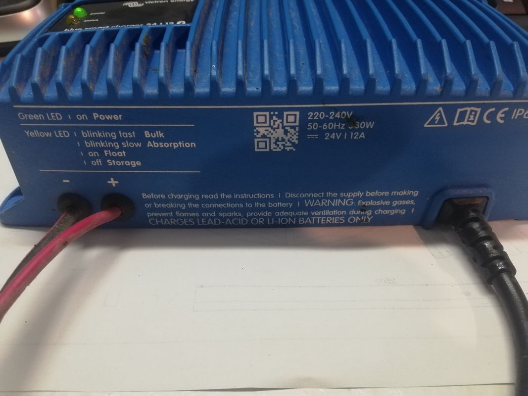 Chargeur victron blue smart 24v 12A IP 67 - Équipement caravaning