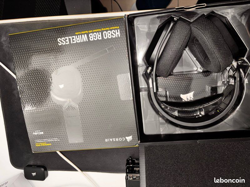 Corsair HS80 RGB Wireless (image 2)