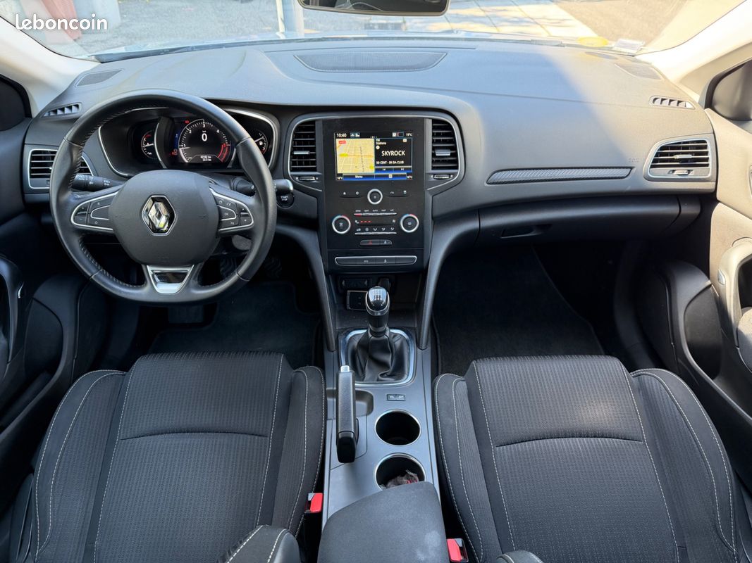 RENAULT MEGANE IV BERLINE BUSINESS MEGANE 4 1.5 Blue dCi 115 - GPS - RADARS - CLIM AUTO (image 24)