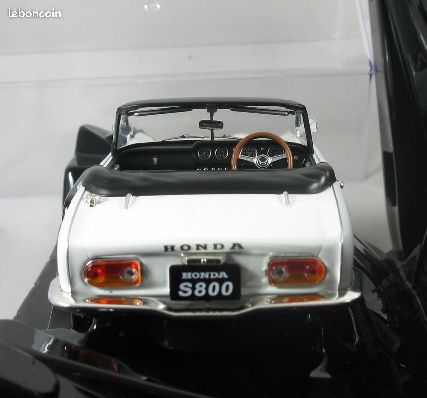 Miniature Honda S800 Spider 1966 – Triple 9 Collection 1/18 (Blanc, Neuve)