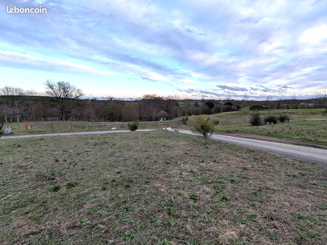 Terrains à vendre avec vue dégagée et bordés de sentiers et bois · à Le May-sur-Èvre · 75 240 €
