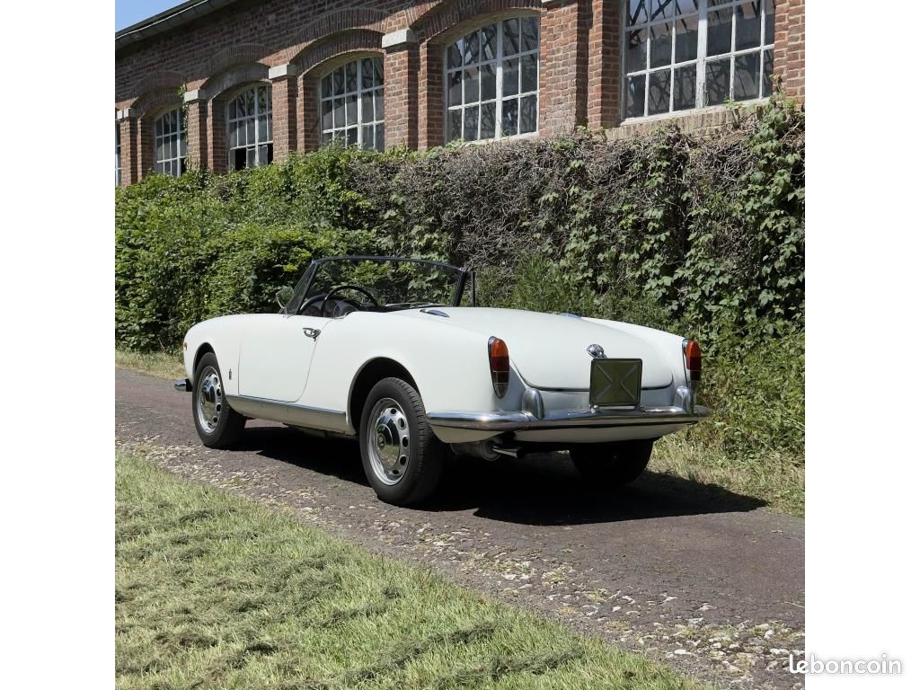Alfa romeo giulietta spider (image 2)