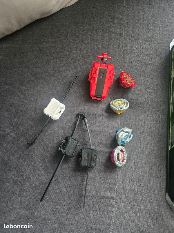 Lot complet Beyblade X : Arène Beystadium + 4 Toupies + 4 Lanceurs (image 4)