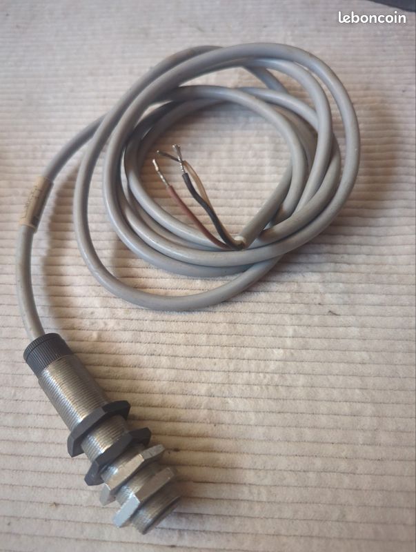Capteur inductif XSA-C0573 12-48V DC (image 1)