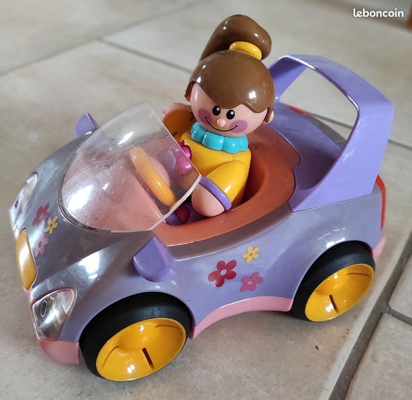 Voiture fille (image 1)