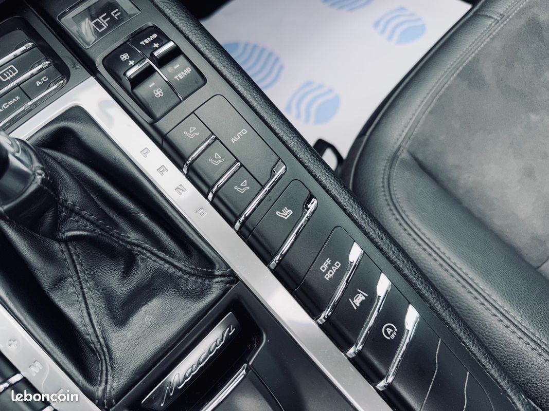 Porsche Macan 2.0L 252CH PDK + TOIT OUVRANT + SUIVI PORSCHE + SIEGES CHAUFFANTS/ELEC + CAMERA DE RECUL + GARANTIE 12 MOIS (image 32)