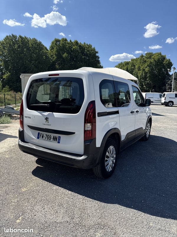 Peugeot Rifter 1.2 PureTech 110ch S&S Stand Pack 2021 (image 3)