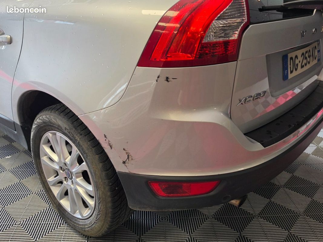 VOLVO XC60 D5 AWD Summum Geartronic A (image 31)