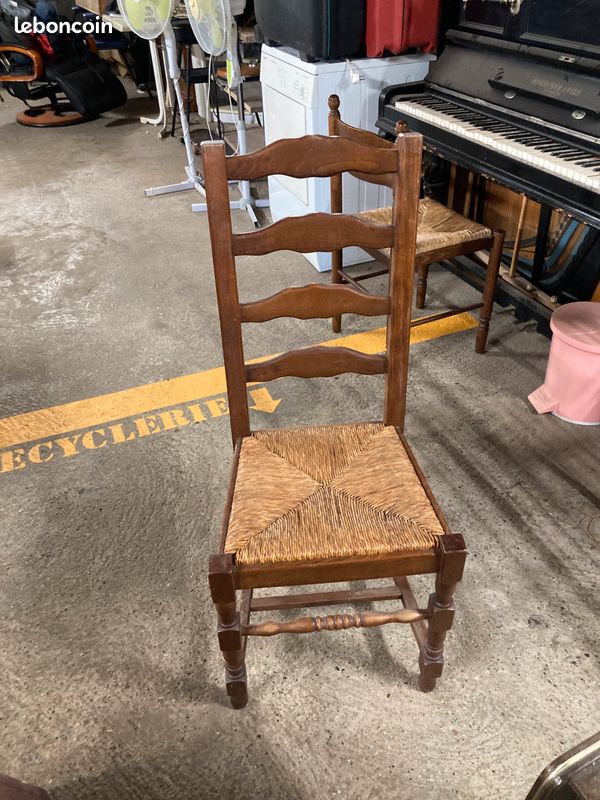 Chaise en bois (image 1)