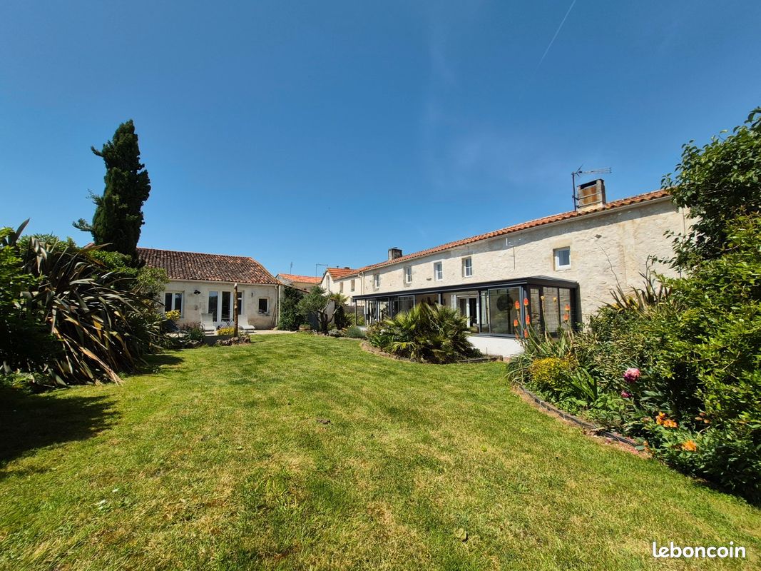 Maison 6 pièces 200 m² · à Champdolent · 200 m² · 362 700 €