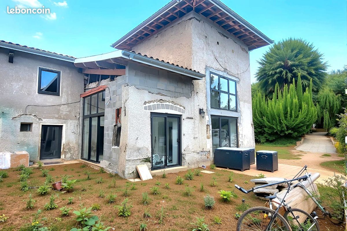 Maison 6 pièces 234 m² · à Salaise-sur-Sanne · 234 m² · 259 900 €