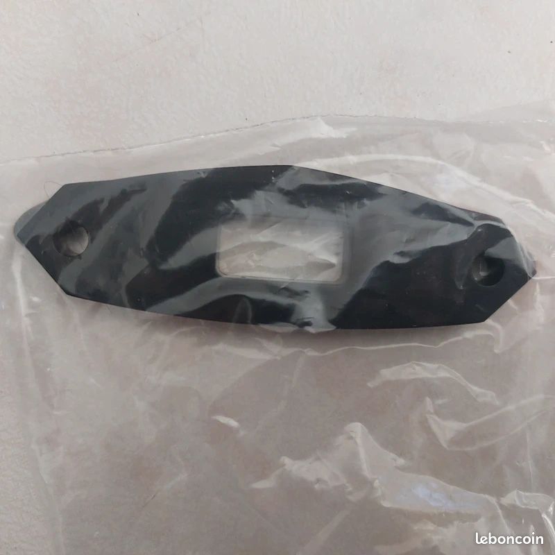 Entretoise, cale plastique de feu arrière Fantic 50 (image 2)