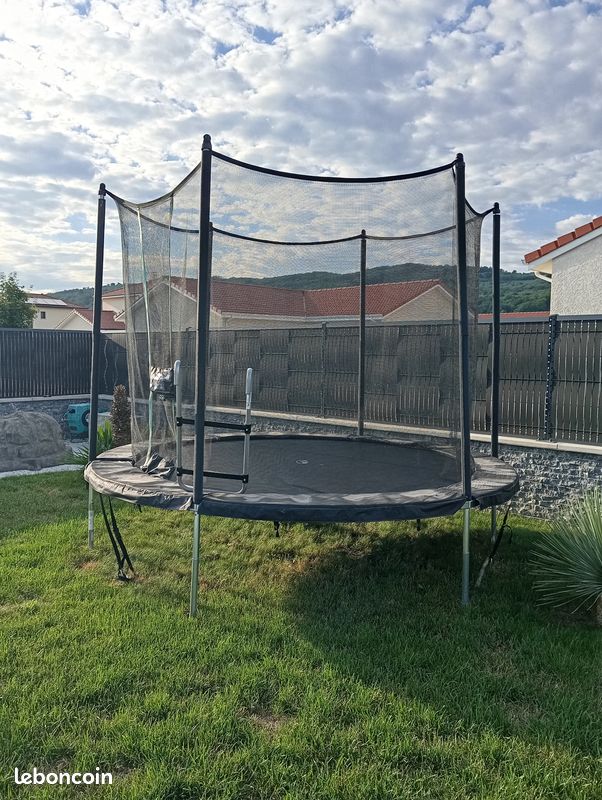 Trampoline 300 (image 1)